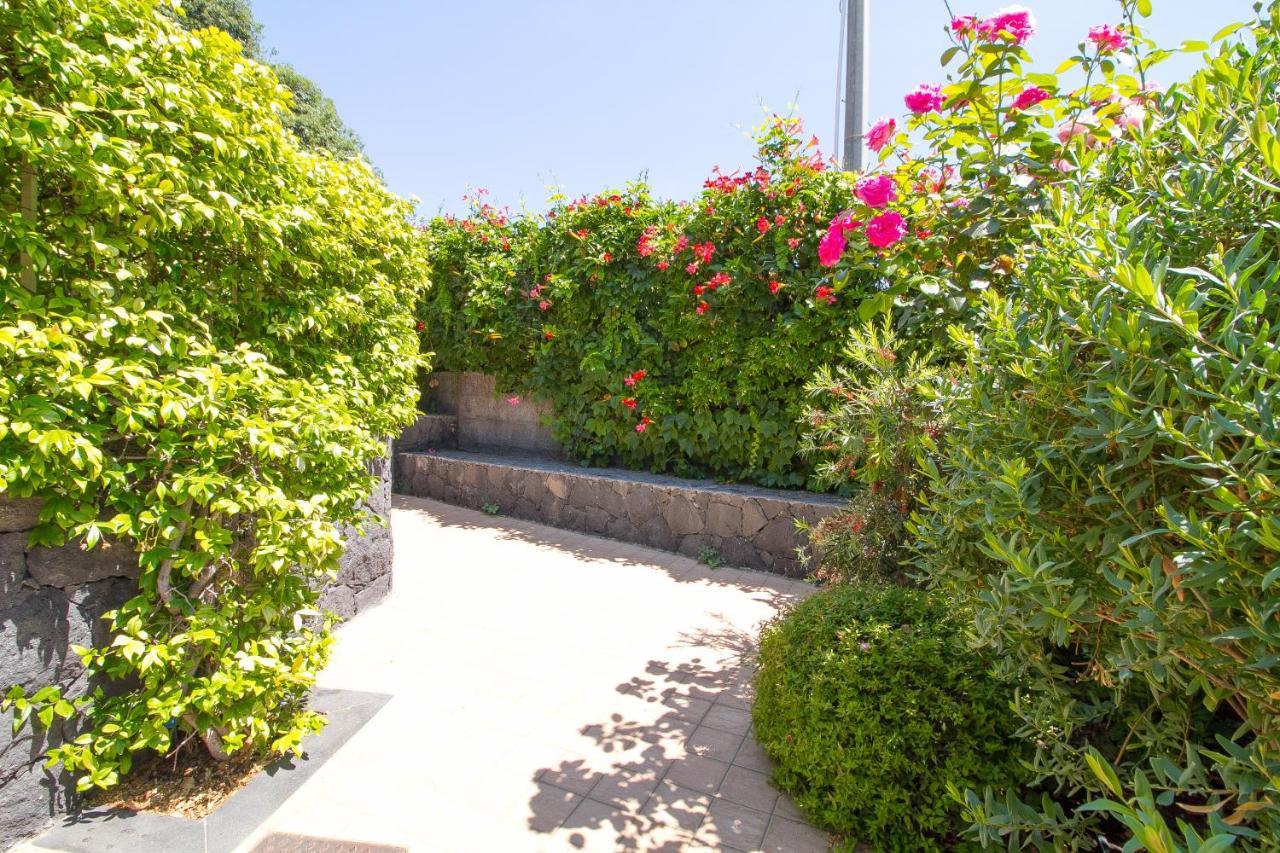 Aparthotel Etna Royal View Trecastagni Esterno foto