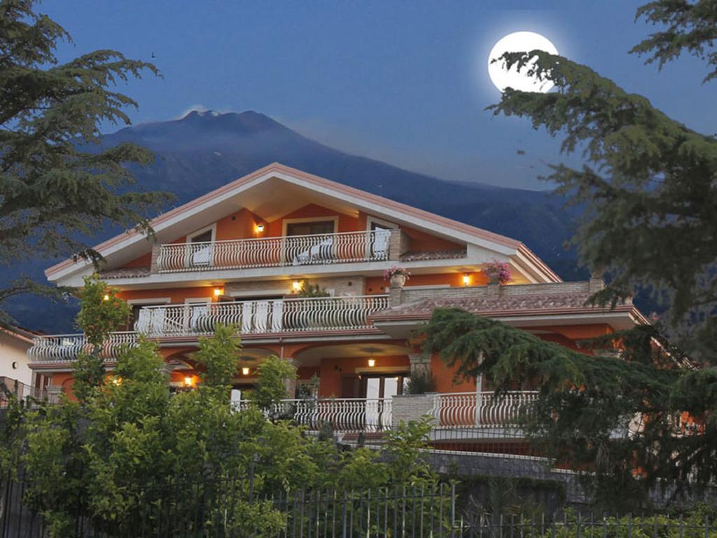 Aparthotel Etna Royal View Trecastagni Esterno foto